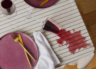 Швидке видалення плям: мило і перекис водню для скатертин і серветок