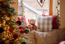 Il ritorno del Natale preppy degli anni ’90: perché la nostalgia guida l’arredamento natalizio