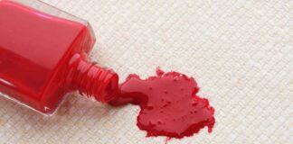 Nagellak van je bank verwijderen: een handleiding voor schoonmaakprofessionals