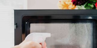 Der einfachste Weg, Ihre Mikrowelle mit Essig zu reinigen