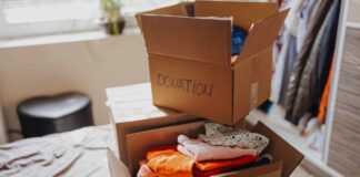 Las tiendas de segunda mano rechazan estas 7 donaciones comunes y qué hacer en su lugar