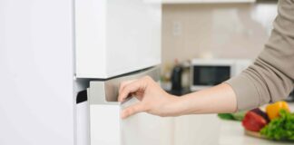 Jednoduché řešení chladničky promění malé kuchyně