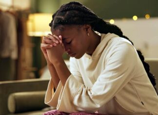 Знайти Спокій: 10 Молитов для Полегшення Тривоги