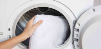 Jak prát polštáře: Nejlepší průvodce svěžím a nadýchaným spánkem