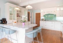 Chyby v designu kuchyně, které podle profesionálů znesnadňují čištění