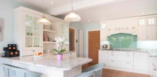 Błędy w projektowaniu kuchni, które zdaniem profesjonalistów utrudniają czyszczenie