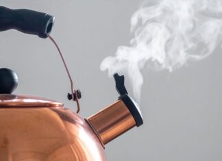 Чому Яструби Збираються в “Котли”: Наука про Повітряні Скупчення