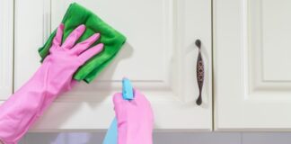 De eenvoudige wetenschap van het schoonmaken van vettige keukenkasten