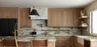 Gabinetes de cocina de roble: ¿han vuelto a estar de moda? La opinión de un diseñador