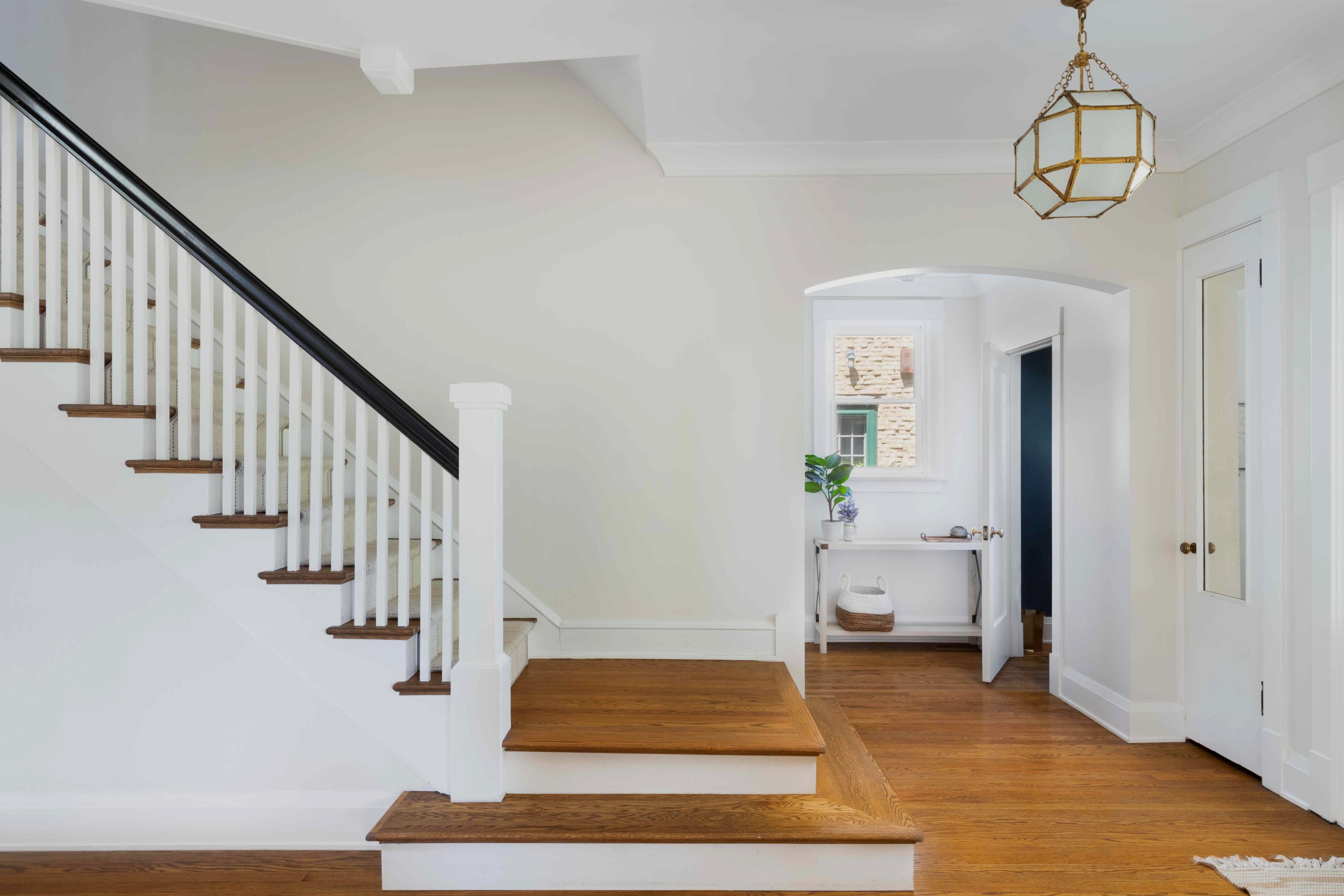 Дизайнери Попереджають: Чому Яскраво-Білий Колір Оздоблення Часто – Помилка