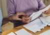 Поштова гора: 7 способів навести лад у паперах у літніх батьків