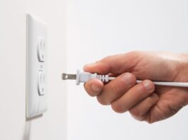 Como identificar diferentes tipos de tomadas elétricas para segurança doméstica